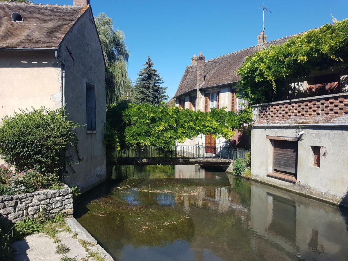 Logis Hotel Restaurant De L'Abbaye Ferrieres-en-Gatinais Eksteriør billede